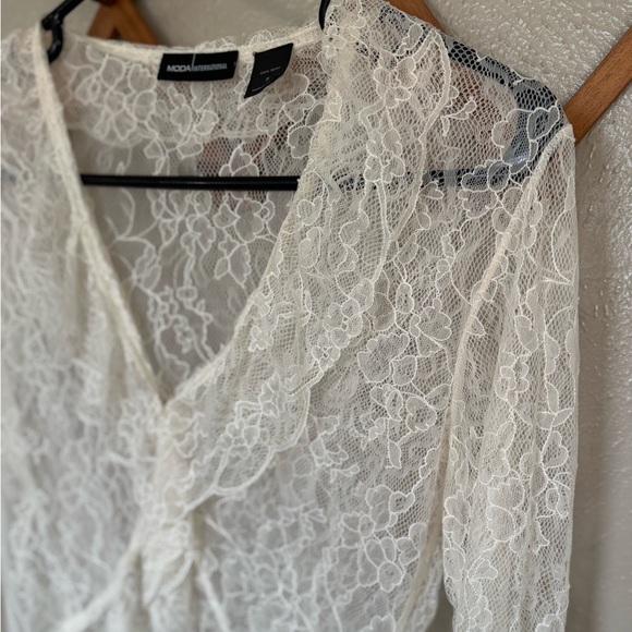 Moda International Lace Top - Picture 2 of 2